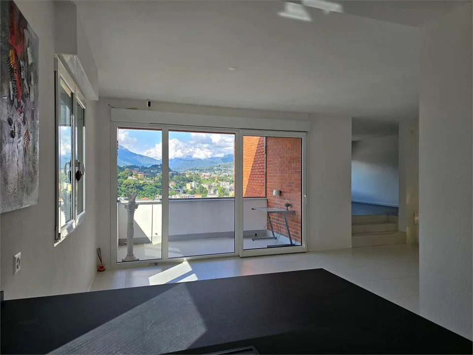 Paradies - Helles 4.5-Zimmer-Wohnung mit großzügigen Räumen und modernen Ausstattungen
