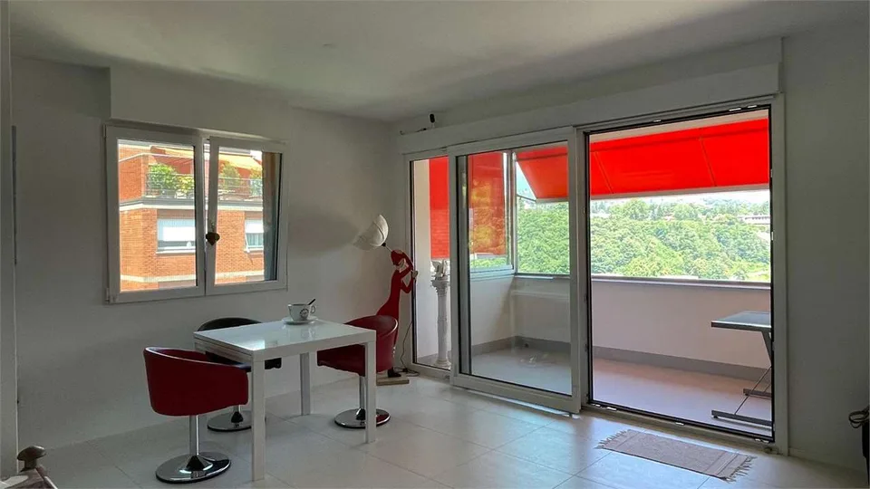 Paradies - Helles 4.5-Zimmer-Wohnung mit großzügigen Räumen und modernen Ausstattungen