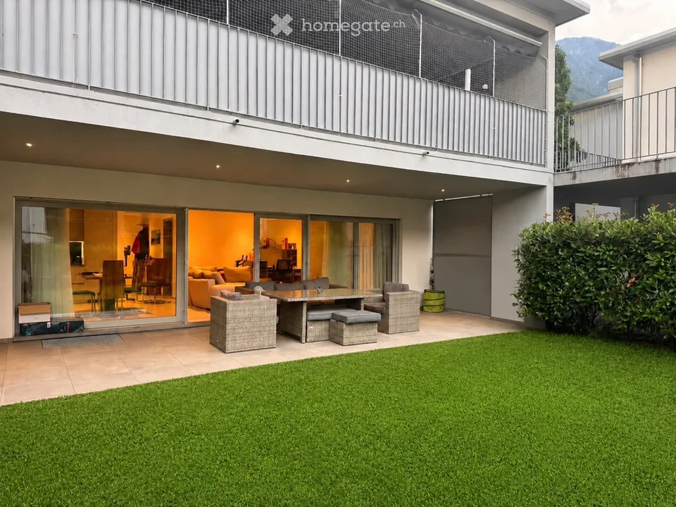 2.5 locali con giardino, terrazza e 2 posteggi a Grono