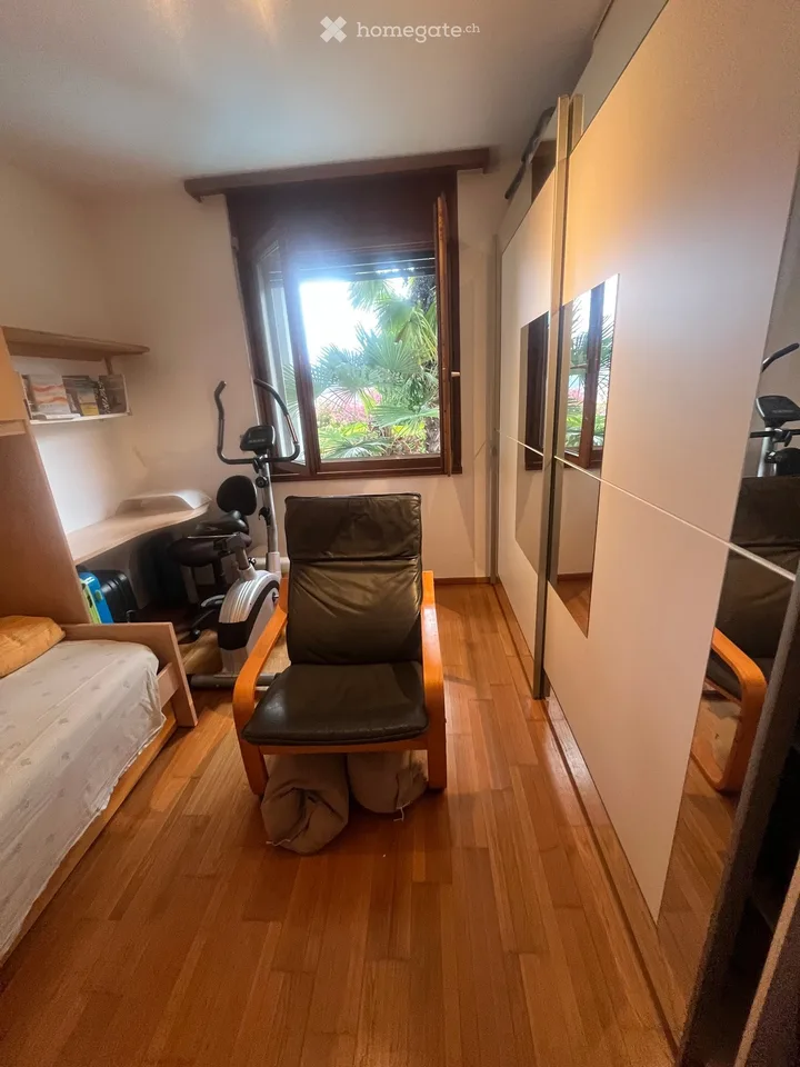 Biete Zimmer mit Bad in privatem Haus in Cadempino