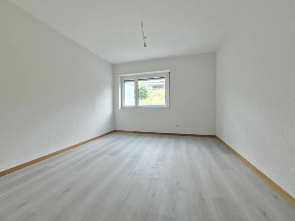 Renoviert! 4.5-Zimmer-Wohnung im oberen Erdgeschoss – Foto 12 von 16