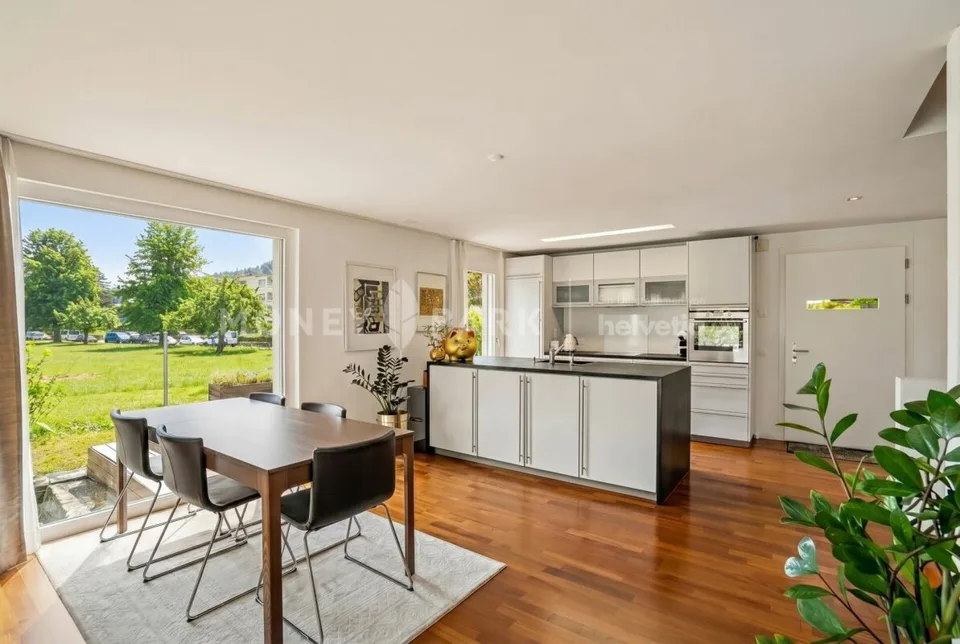 Maison jumelée stylée de 5,5 pièces dans un emplacement calme et proche de la nature