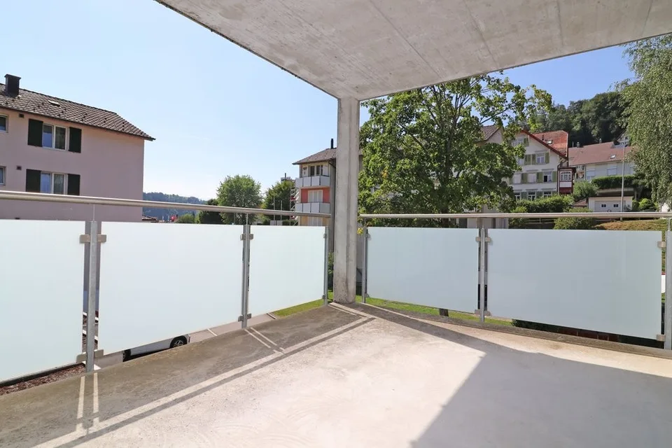 Helle 3 Zimmer Wohnung mit grossem Balkon