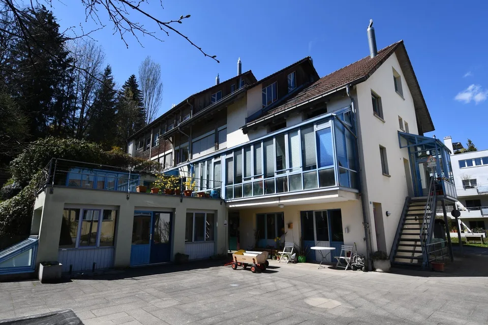Helles Atelier an bester Lage in Fällanden zu vermieten