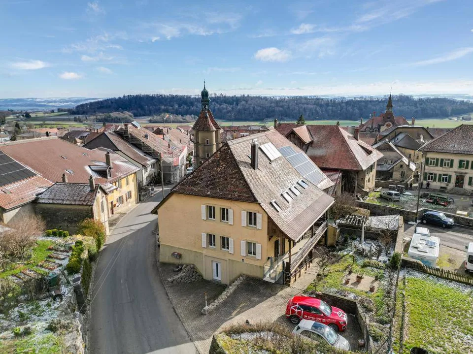 Maison familiale ou immeuble de 3 appts à Baulmes