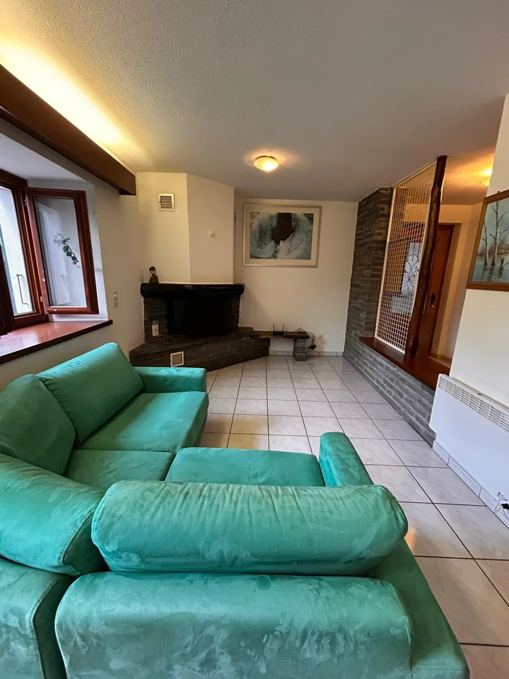 Einfaches Haus im Kern von Medeglia