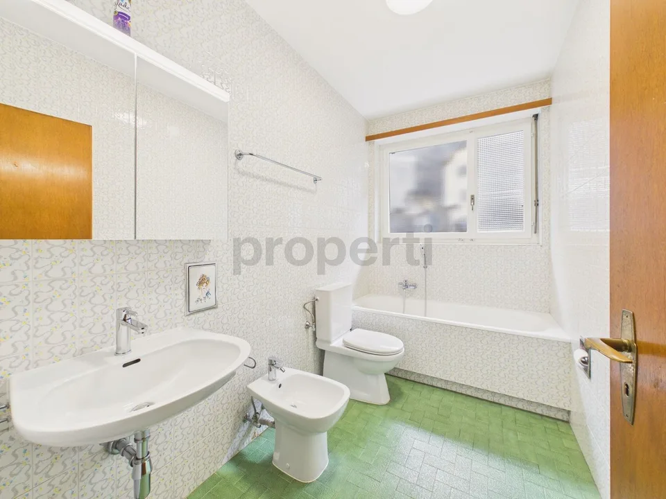 Helles Apartment in einer Doppelhaushälfte mit 8 Zimmern und großem Garten in Giornico – Foto 30 von 34