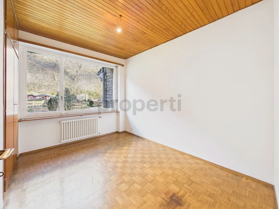 Helles Apartment in einer Doppelhaushälfte mit 8 Zimmern und großem Garten in Giornico – Foto 28 von 34