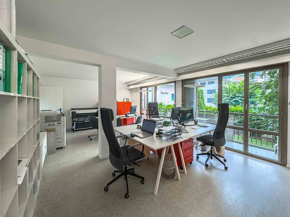 Spacieux bureau à louer à Mendrisio