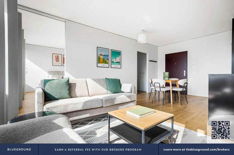 Furnished 2.5-room apartment with elevator in Basel city center