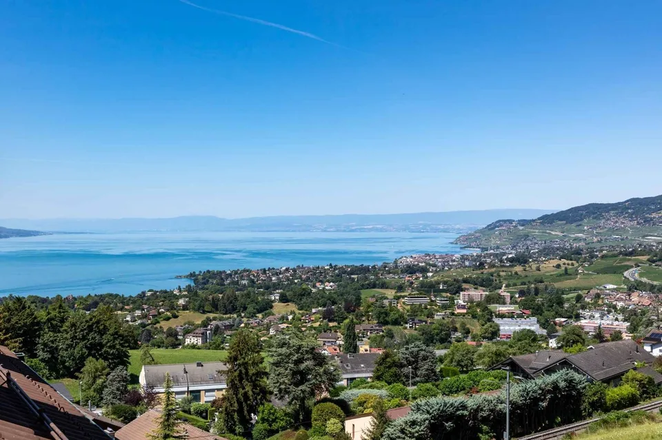 Geräumige 4.5-Zimmer-Wohnung in ruhiger Lage mit Seeblick