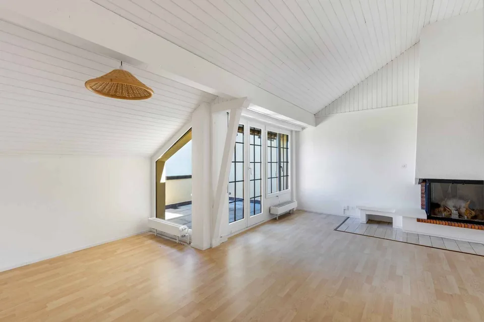Geräumige 4.5-Zimmer-Wohnung in ruhiger Lage mit Seeblick