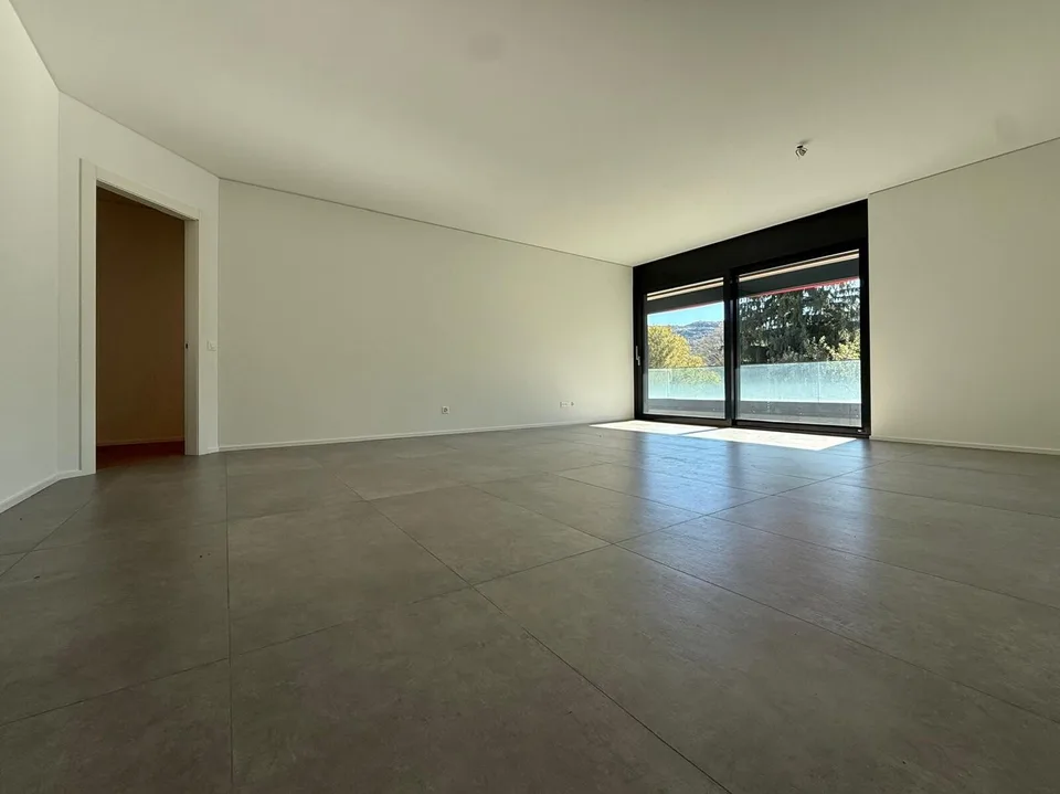 GERÄUMIGES 4.5-ZIMMER-WOHNUNG MIT ZWEI TERRASSEN UND WEITBLICK IN VACALLO