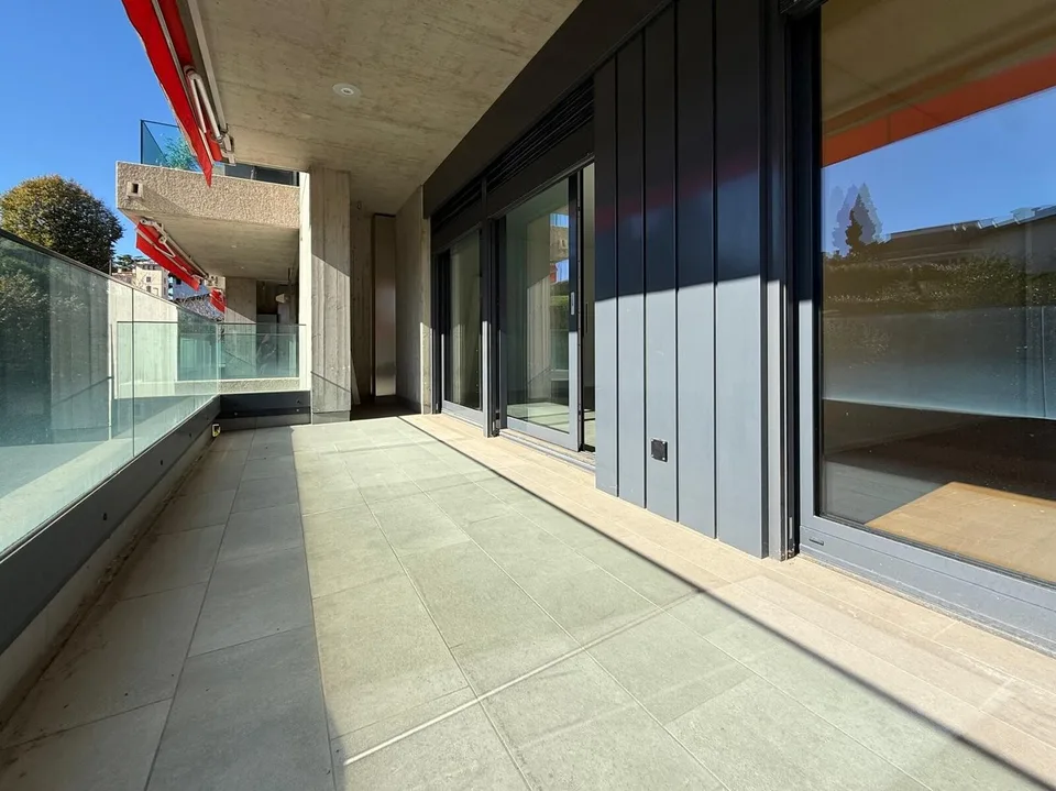 GERÄUMIGES 4.5-ZIMMER-WOHNUNG MIT ZWEI TERRASSEN UND WEITBLICK IN VACALLO