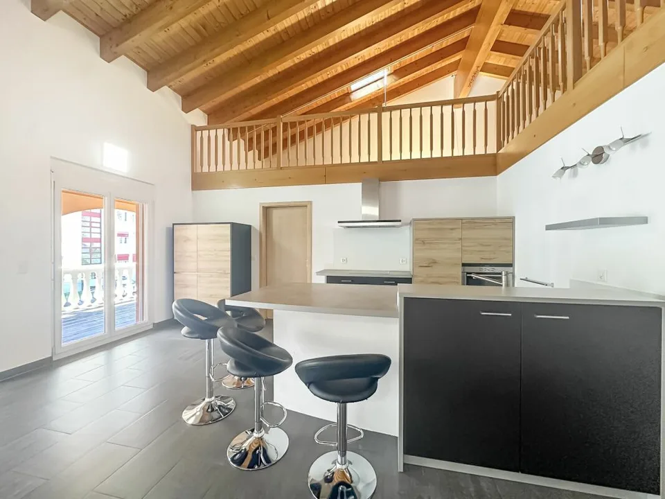 Saxon - Attique de 184 m² au calme, terrasse couverte et 2 places de parc couvertes