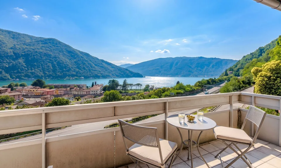 Belle maison mitoyenne de 6,5 pièces avec vue sur le lac rénovée à Maroggia