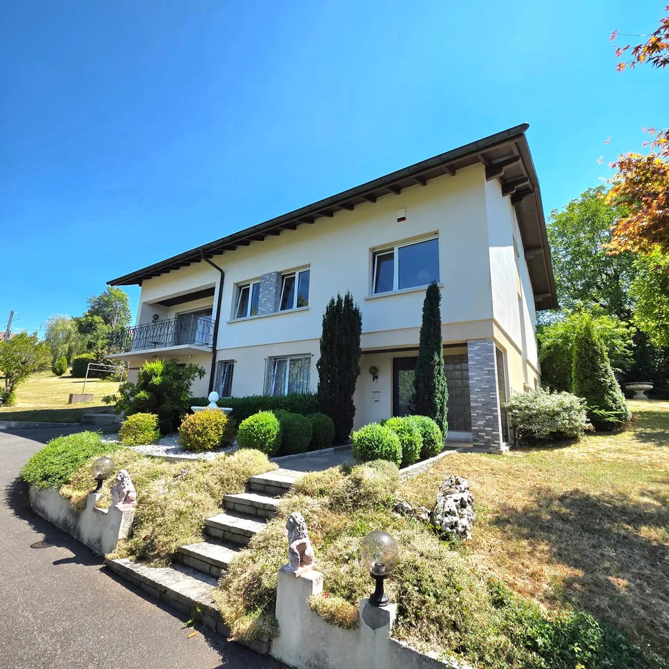 Maison familiale à fort potentiel   156 m² avec grand terrain et vue dégagée