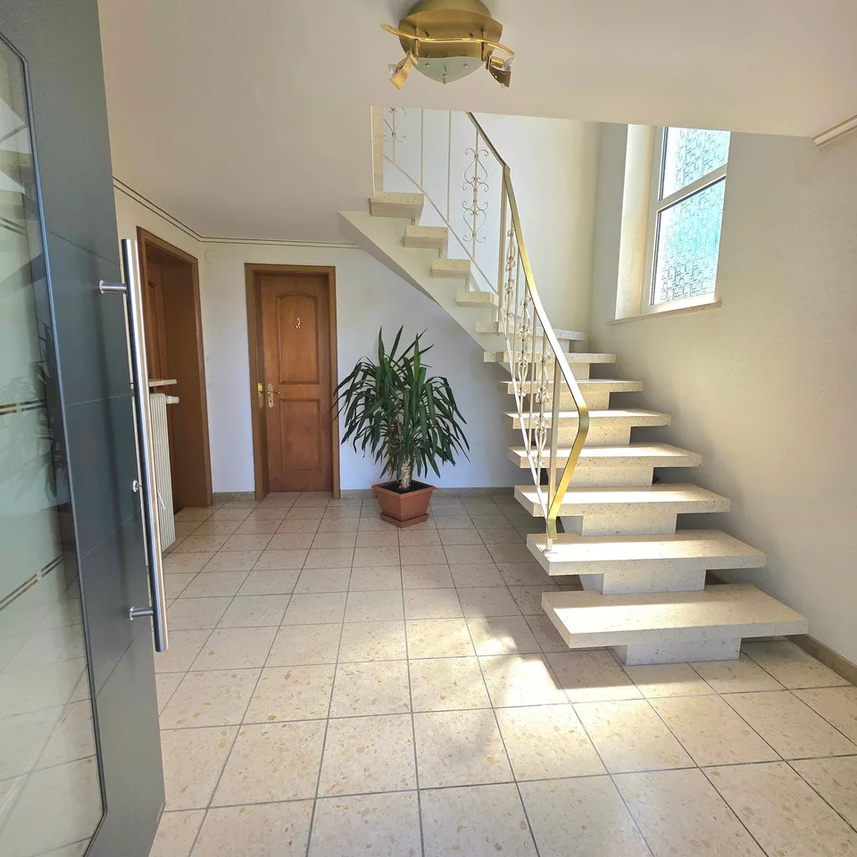 Casa familiare con grande potenziale, 156 m² con grande terreno e vista aperta