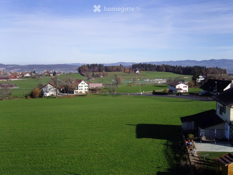 Appartamento di 3 locali in un edificio storico con vista a Schönenberg ZH
