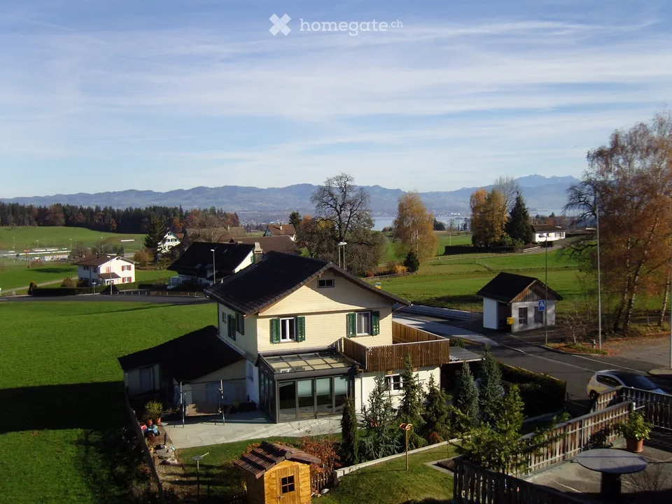 Appartamento di 3 locali in un edificio storico con vista a Schönenberg ZH