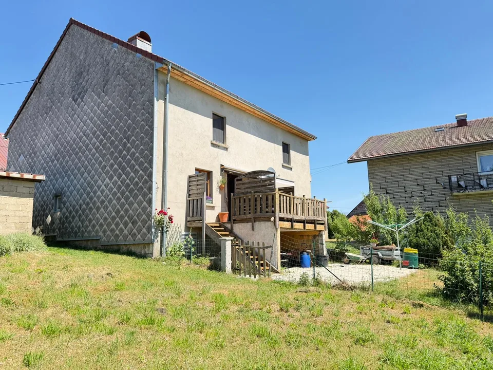 France voisine, Châtel-Blanc, à vendre charmante fermette Franc-Comtoise