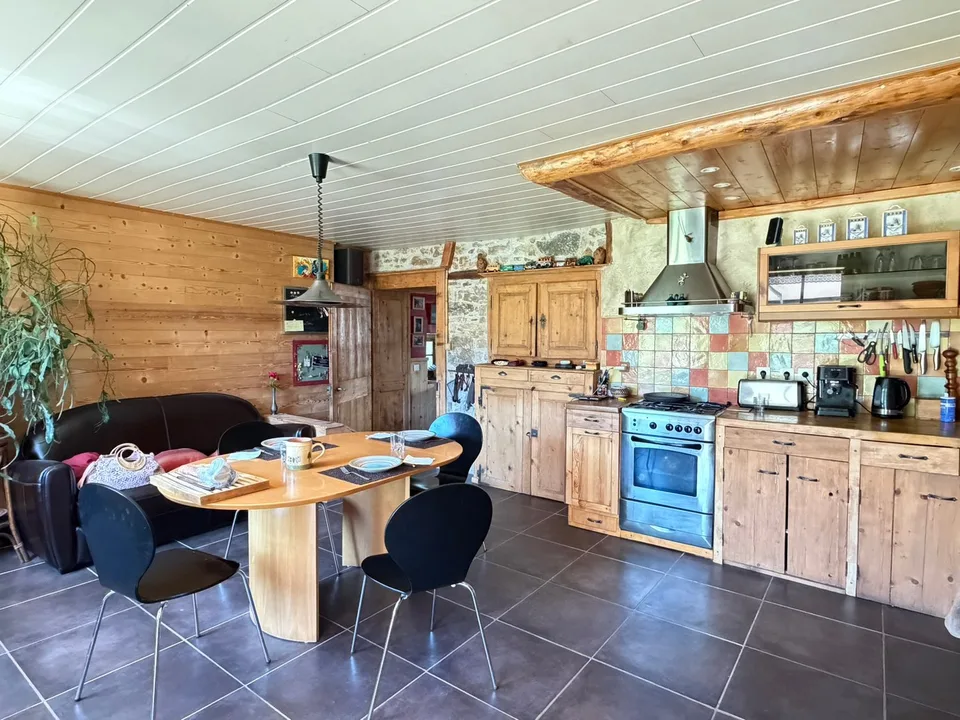 France voisine, Châtel-Blanc, à vendre charmante fermette Franc-Comtoise – photo 7 sur 26