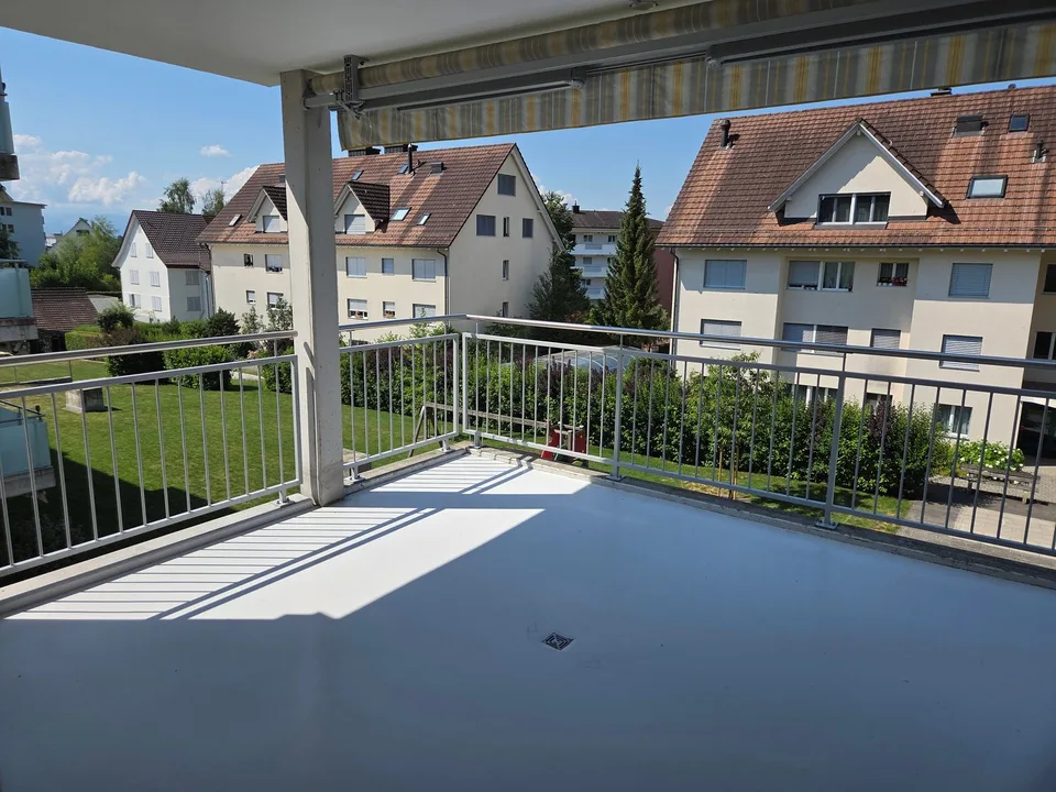 Moderne 3.5-Zimmerwohnung mit sonnigem Balkon