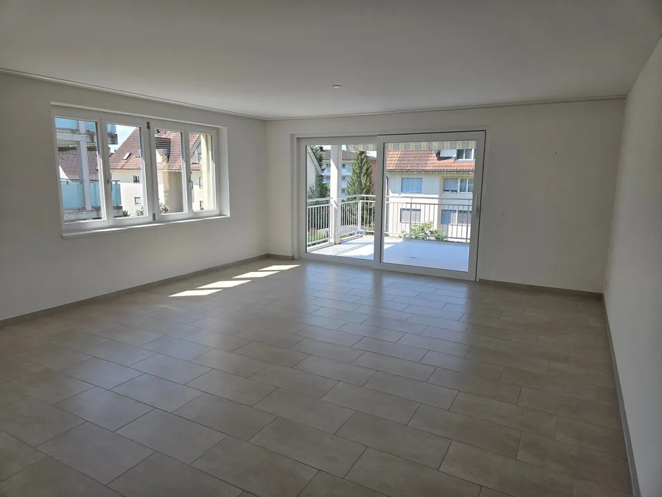 Moderne 3.5-Zimmerwohnung mit sonnigem Balkon