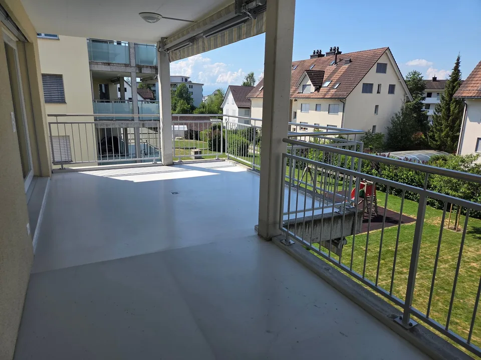 Moderne 3.5-Zimmerwohnung mit sonnigem Balkon