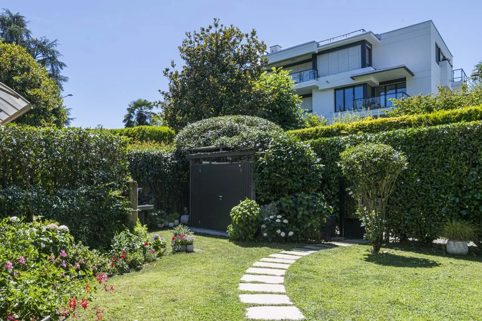 COLLINA DORO: CASA CON GIARDINO IN RESIDENCE CON PISCINA E TENNIS – foto 13 di 13
