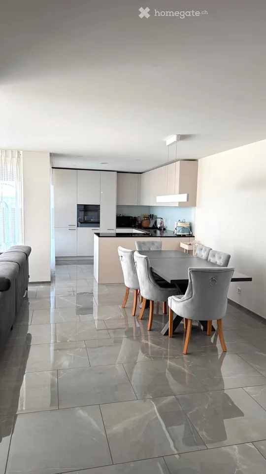 Moderne Wohnung mit grossem Balkon