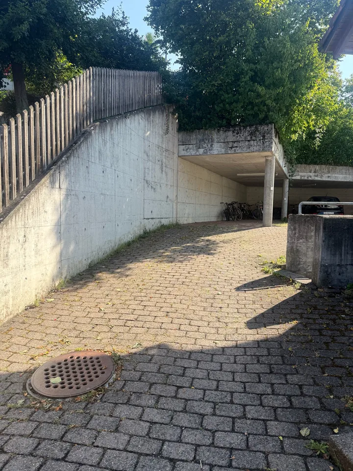 Gedeckte Parkplätze zu vermieten