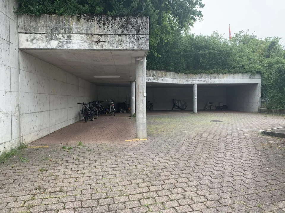 Gedeckte Parkplätze zu vermieten