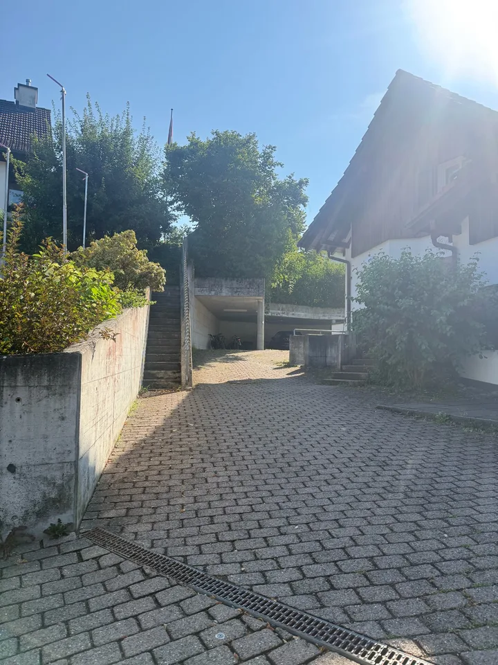 Gedeckte Parkplätze zu vermieten