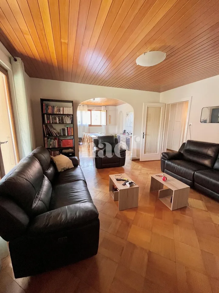 Grand appartement 4.5 pièces idéalement situé