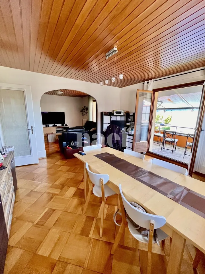 Grand appartement 4.5 pièces idéalement situé