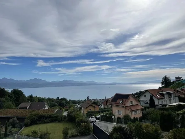 Prächtige 5.5-Zimmer-Wohnung im 1. Stock mit Seeblick und großem Balkon von 47m2