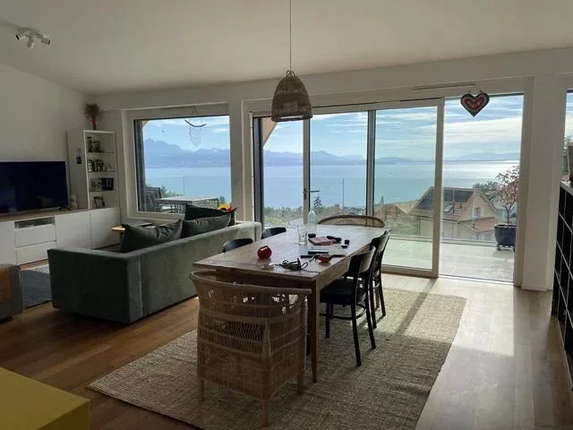 Prachtige 5.5-Zimmer-Wohnung im 1. Stock mit Seeblick und großem Balkon von 47m2