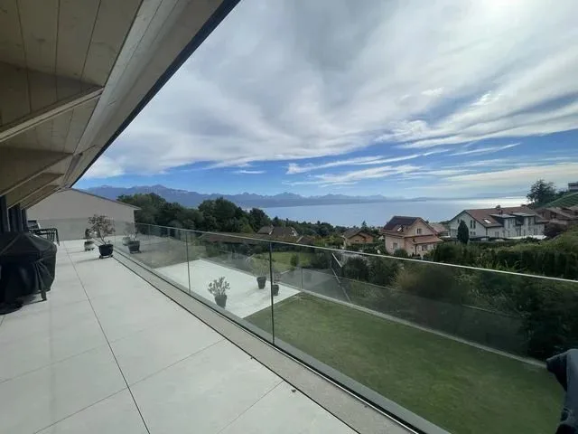 Prachtige 5.5-Zimmer-Wohnung im 1. Stock mit Seeblick und großem Balkon von 47m2