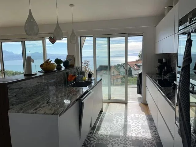 Prachtige 5.5-Zimmer-Wohnung im 1. Stock mit Seeblick und großem Balkon von 47m2