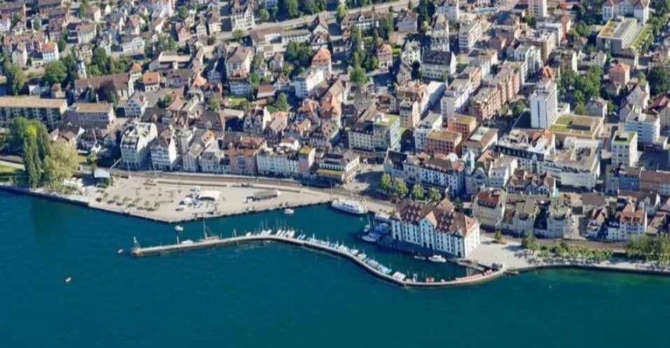 Investimento fronte lago! Edificio residenziale con 12 unità - posizione di prima classe!