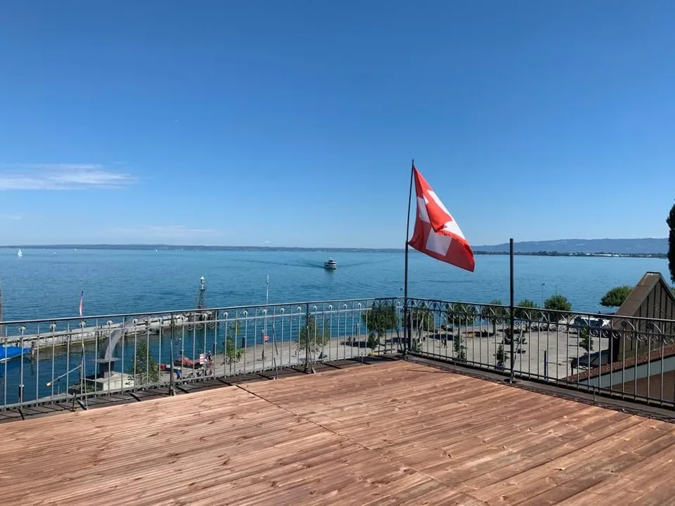 Investimento fronte lago! Edificio residenziale con 12 unità - posizione di prima classe!