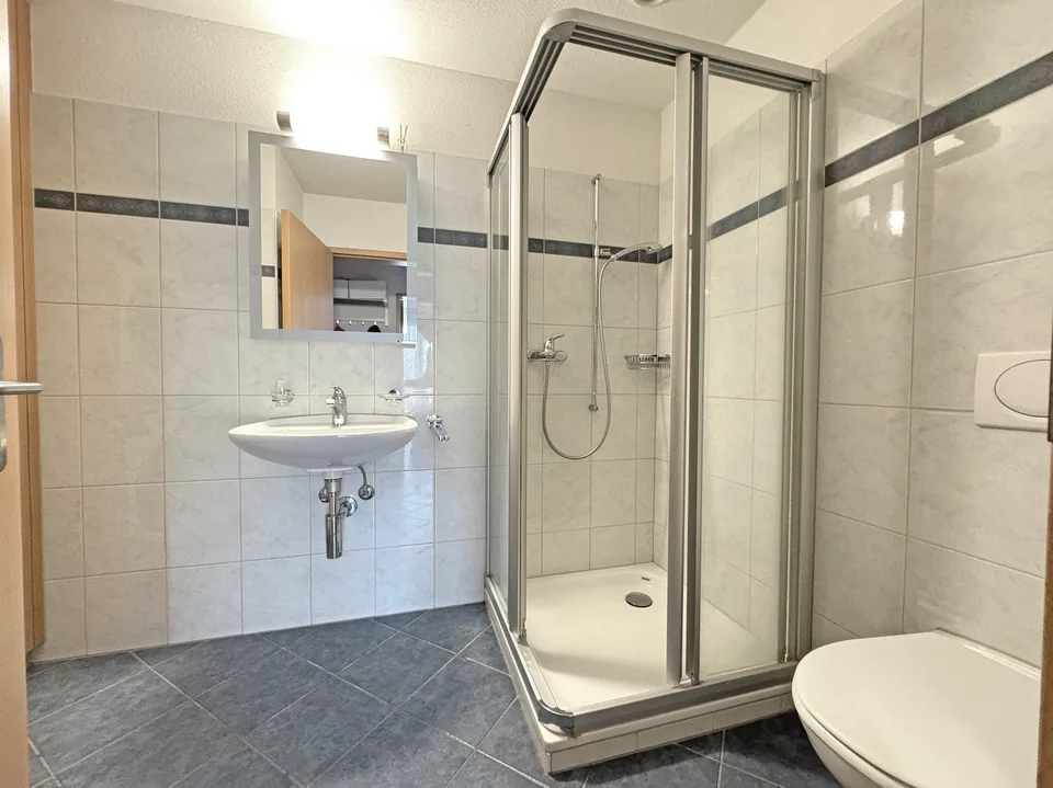 Attraktive Eigentumswohnung, 4½-Zimmer im Parterre, mit eigener Grünfläche und Tiefgaragenplatz – Foto 13 von 19
