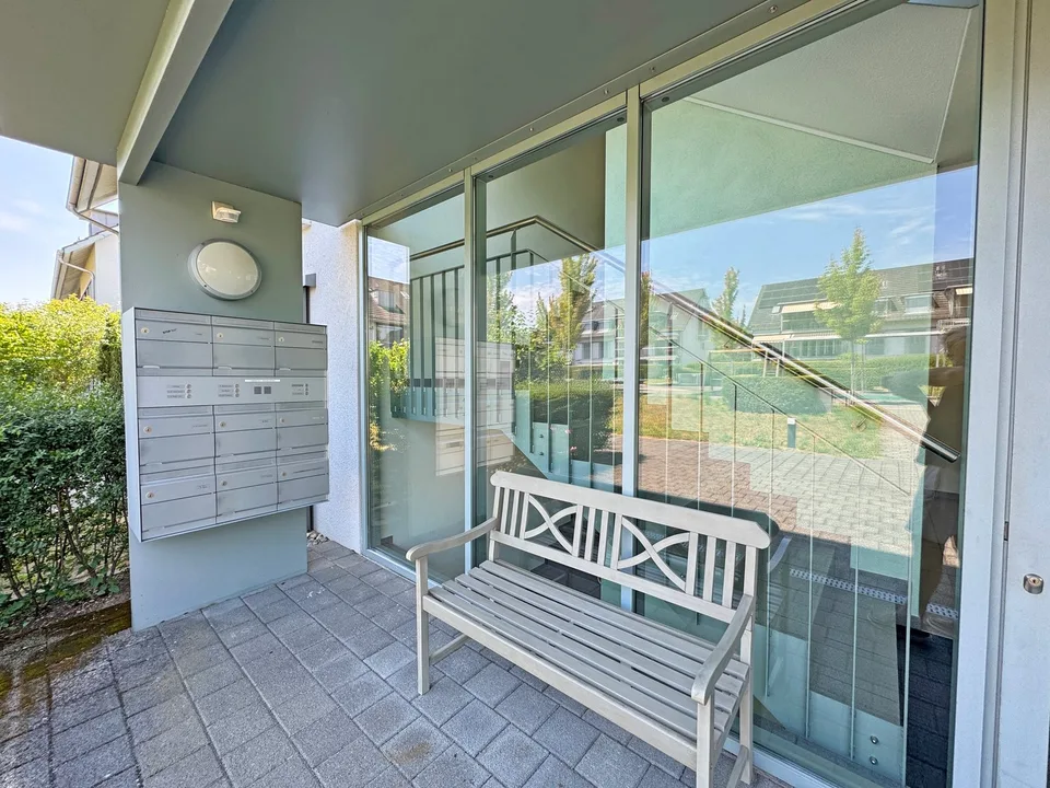 Attractive condominium, 4½ rooms on the ground floor, with private green space and underground parking