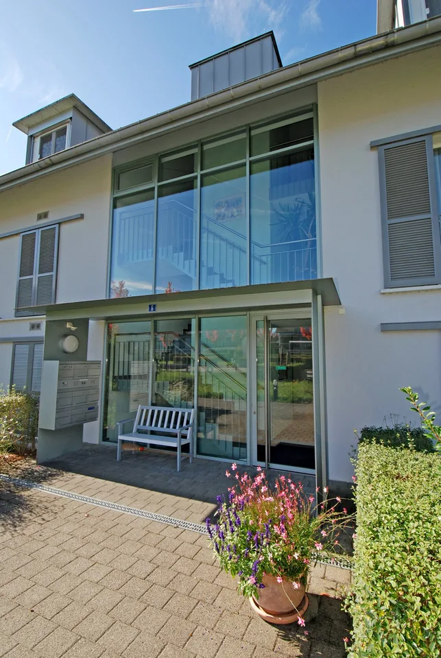 Attractive condominium, 4½ rooms on the ground floor, with private green space and underground parking