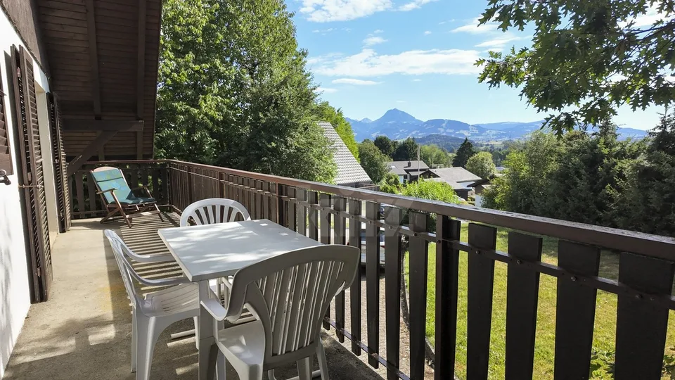 Einzigartiges Einfamilienhaus mit Balkon und großem Garten