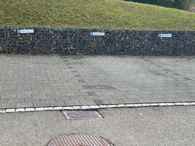 Aussenparkplätze in Büren ab 1.10.2026 zu vermieten