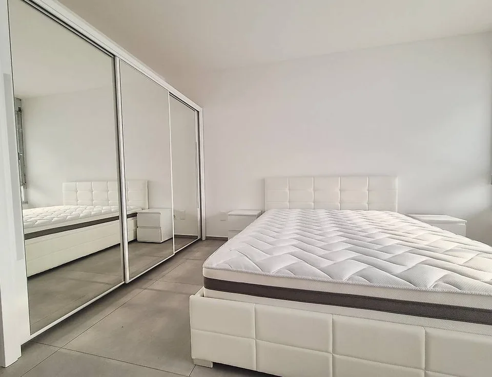 Helles 2.5-Zimmer-Wohnung im 6. und letzten Stock, möbliert