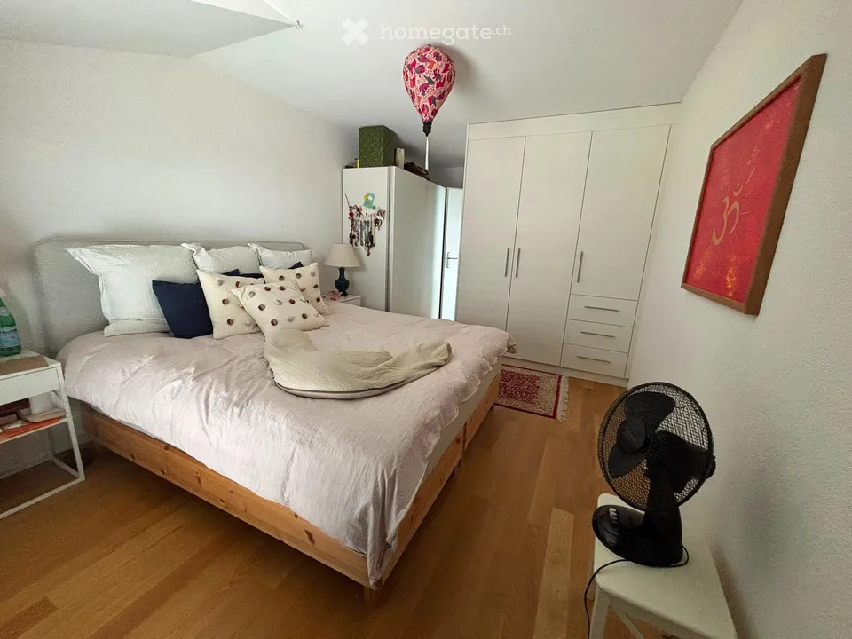 Schönes Attikapartment mit 3,5 Zimmern und Seeblick in Saint-Aubin