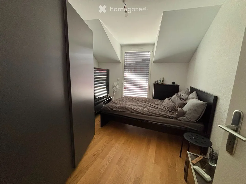 Schönes Attikapartment mit 3,5 Zimmern und Seeblick in Saint-Aubin